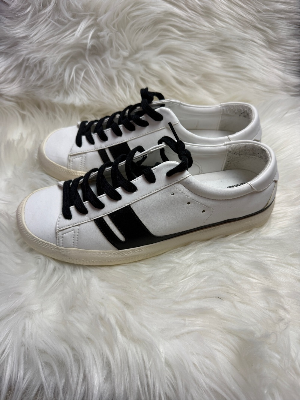 Golden Goose Yatay Model 1b sustainable sneakers with white bio-based upper - Picture 2 of 7